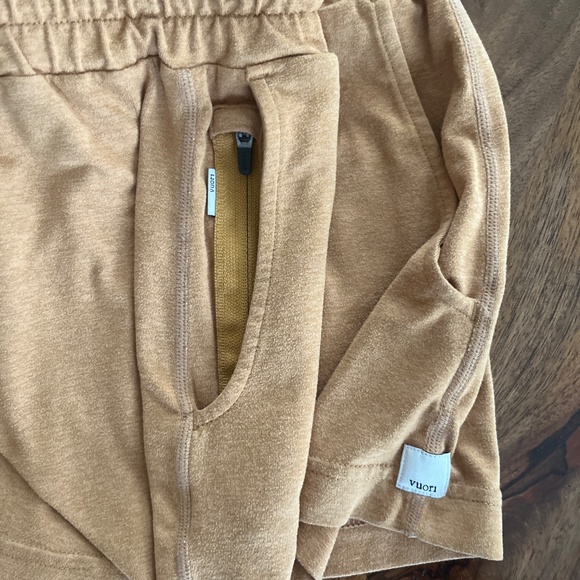 Vuori Halo Essential Shorts - Women’s XS Flax Heather - Picture 8 of 8